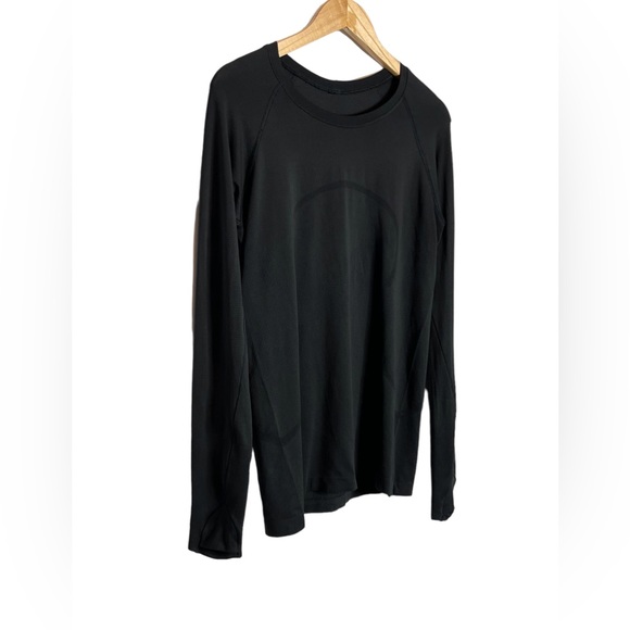 ✅SOLD-Lululemon | Swiftly Tech Crew Top Lunar New Year Shirt Thumbholes Black - Picture 5 of 9